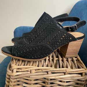 LUCKY BRAND Black Suede Sandals in size 9.5